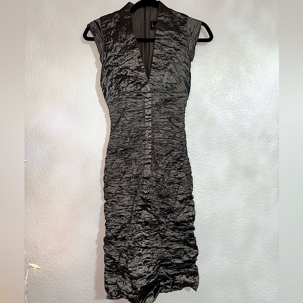 Nicole Miller size 6 shiny dark grey runched midi dress - Picture 4 of 9
